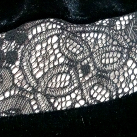 GYPSiES&Moondust BNWOT luxe Velvet and lace Top! DEADSTOCK! - Picture 2 of 7
